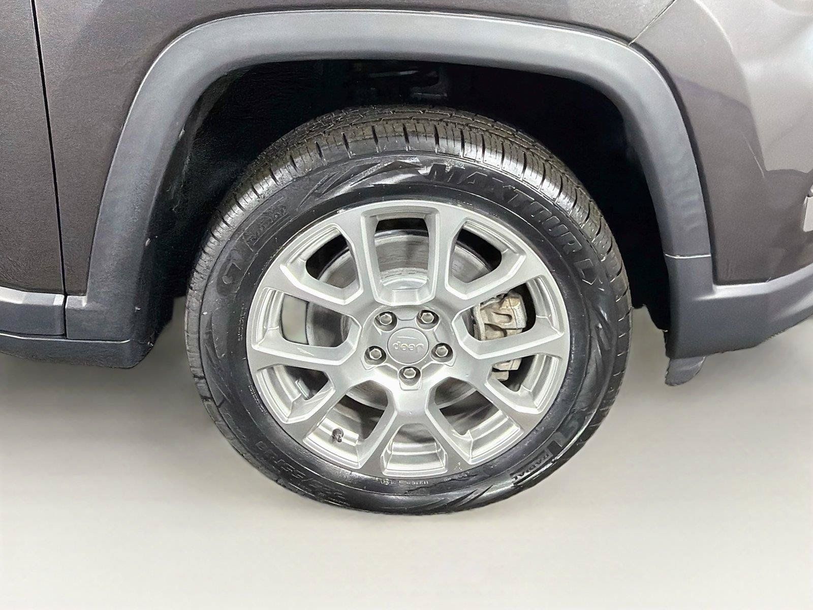 Used 2023 Jeep Compass Latitude w/ Sun and Sound Group AWD/4WD image 36