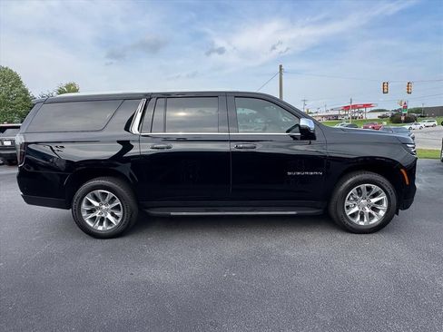 Used 2025 Chevrolet Suburban Premier AWD/4WD image 2