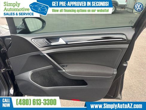 Used 2017 Volkswagen Golf 4-Door FWD image 25