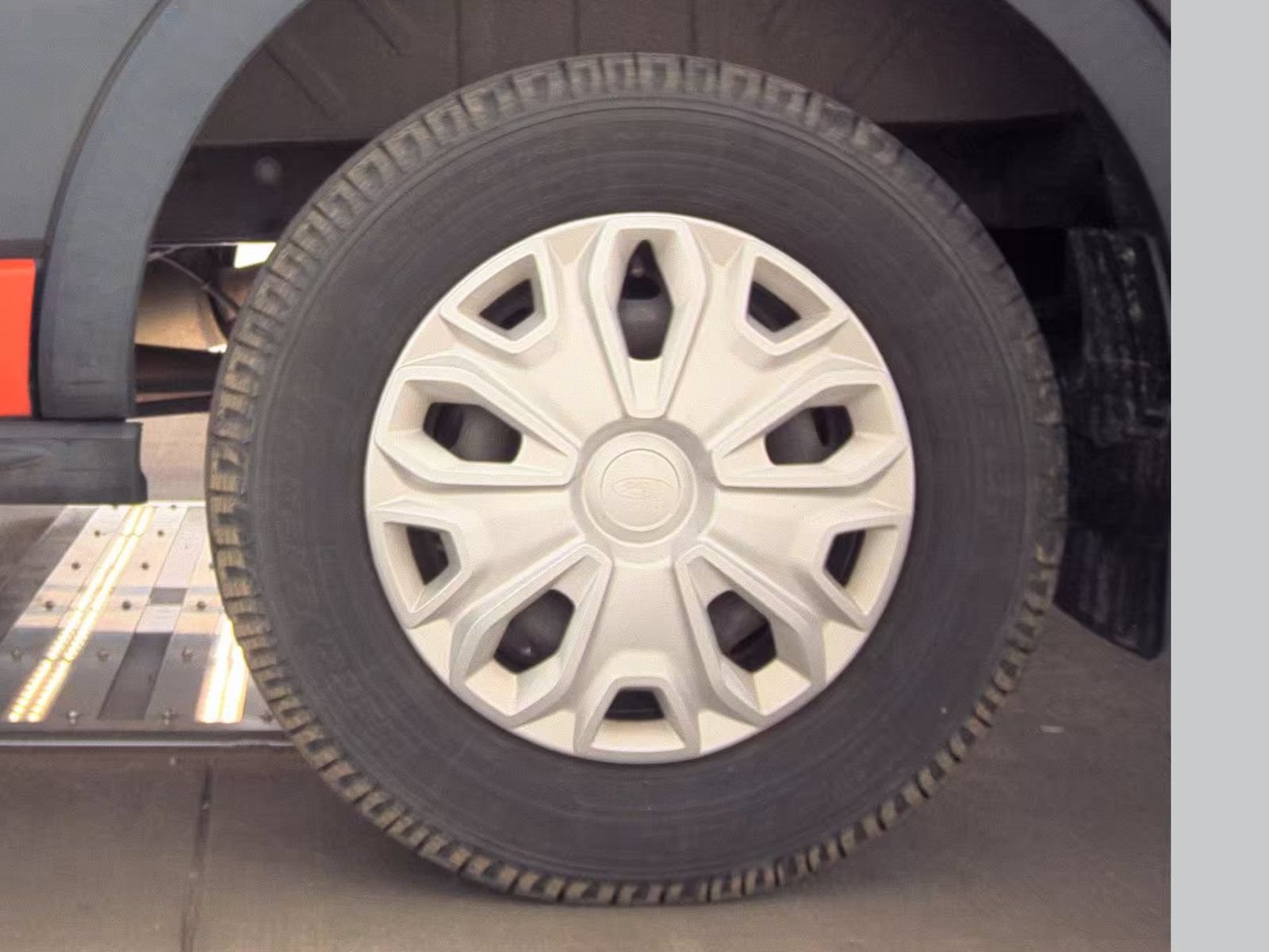 Used 2019 Ford Transit 150 130 Low Roof w/ Exterior Upgrade Package RWD image 12