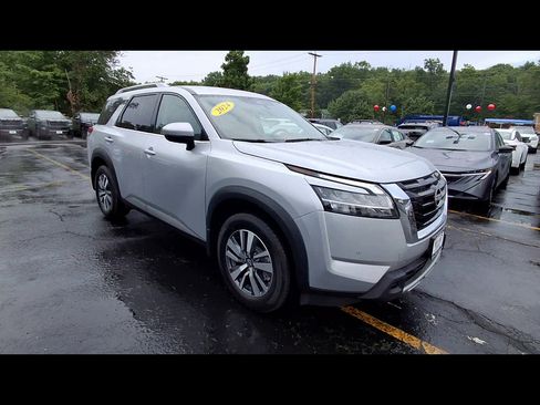 Used 2024 Nissan Pathfinder SL w/ Cargo Package AWD/4WD image 2