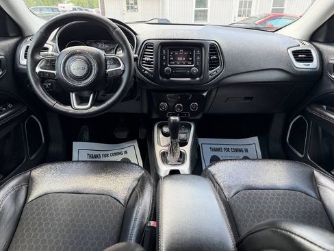 Used 2018 Jeep Compass Latitude w/ Cold Weather Group AWD/4WD image 8