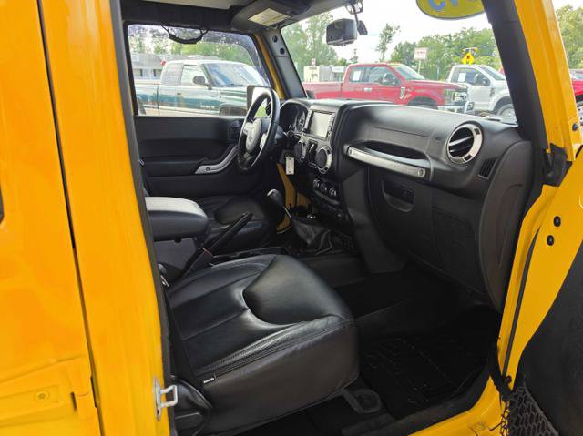 Used 2015 Jeep Wrangler Unlimited Sahara w/ Max Tow Package AWD/4WD image 19