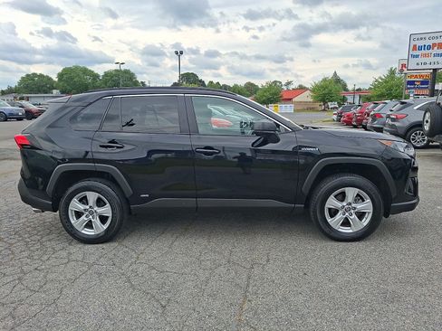 Used 2021 Toyota RAV4 LE AWD/4WD image 7