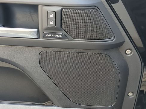 Certified 2025 Land Rover Defender 110 S AWD/4WD image 32