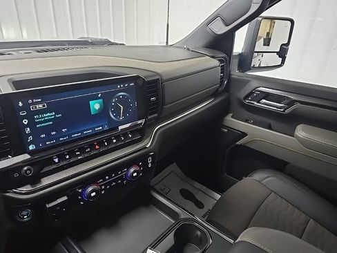 Used 2025 Chevrolet Silverado 2500 ZR2 w/ Technology Package AWD/4WD image 30