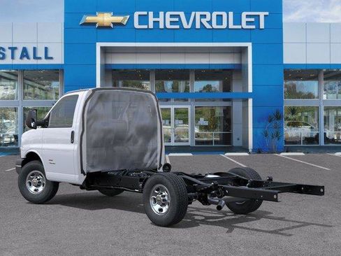 Used 2026 Chevrolet Express 3500 w/ Power Convenience Package RWD image 3