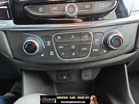 Used 2023 Chevrolet Traverse LT w/ Midnight/Sport Edition AWD/4WD image 19