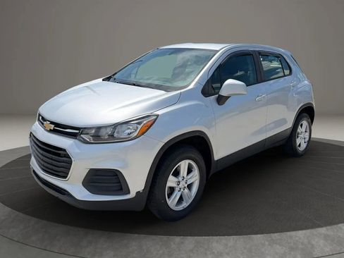 Used 2018 Chevrolet Trax LS AWD/4WD image 4