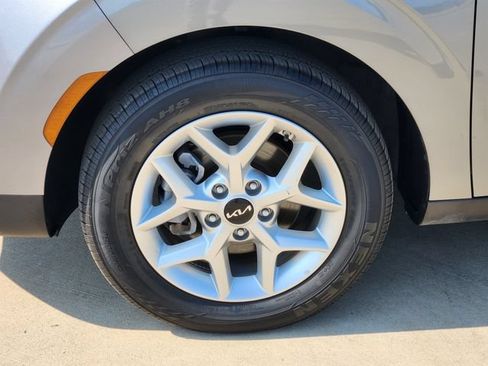 Certified 2025 Kia Soul LX w/ LX Technology Package FWD image 12