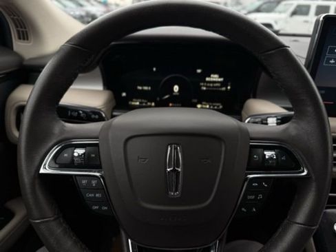 Used 2022 Lincoln Nautilus AWD image 23
