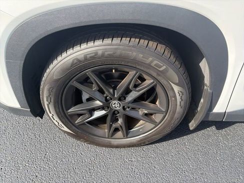 Used 2024 Toyota Grand Highlander Limited image 10