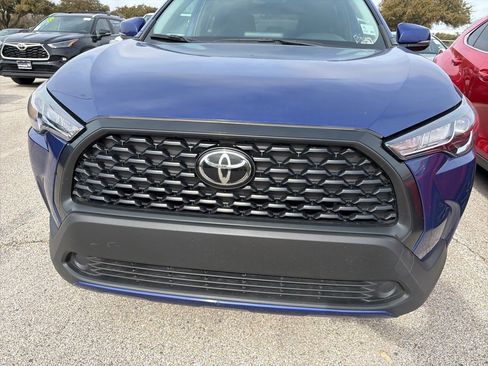 Used 2024 Toyota Corolla Cross LE image 2