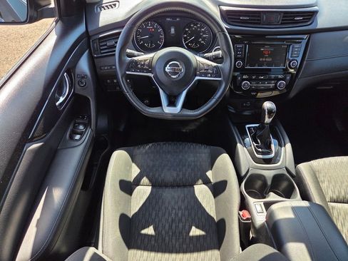 Used 2019 Nissan Rogue SV AWD/4WD image 16