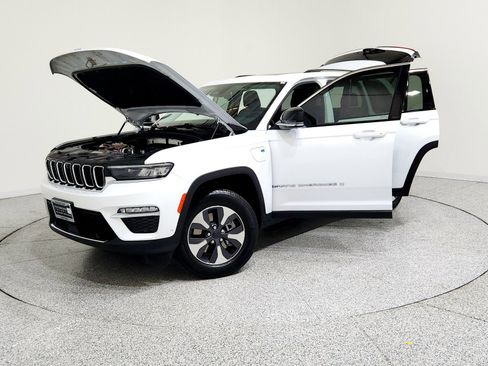 Used 2022 Jeep Grand Cherokee Limited 4xe w/ Luxury Tech Group II image 6