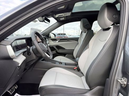 New 2026 Volkswagen Tiguan SE R-Line FWD image 11
