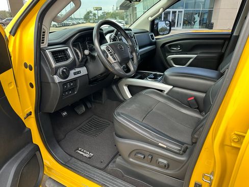 Used 2017 Nissan Titan PRO-4X image 11