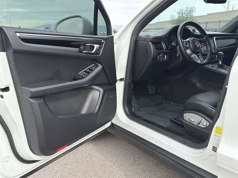 Used 2020 Porsche Macan w/ Premium Package Plus image 17