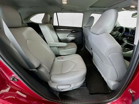 Used 2023 Toyota Highlander Limited image 27