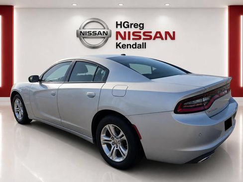 Used 2022 Dodge Charger SXT RWD image 2