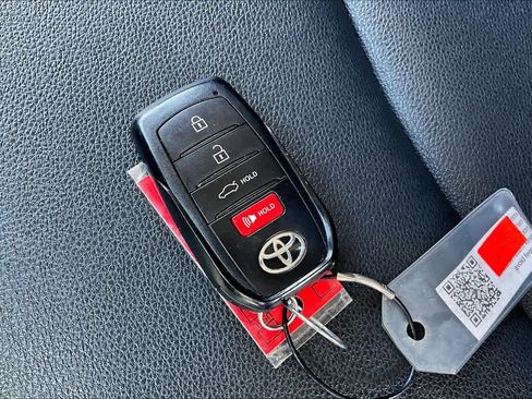 Used 2024 Toyota Corolla Cross XLE FWD image 14