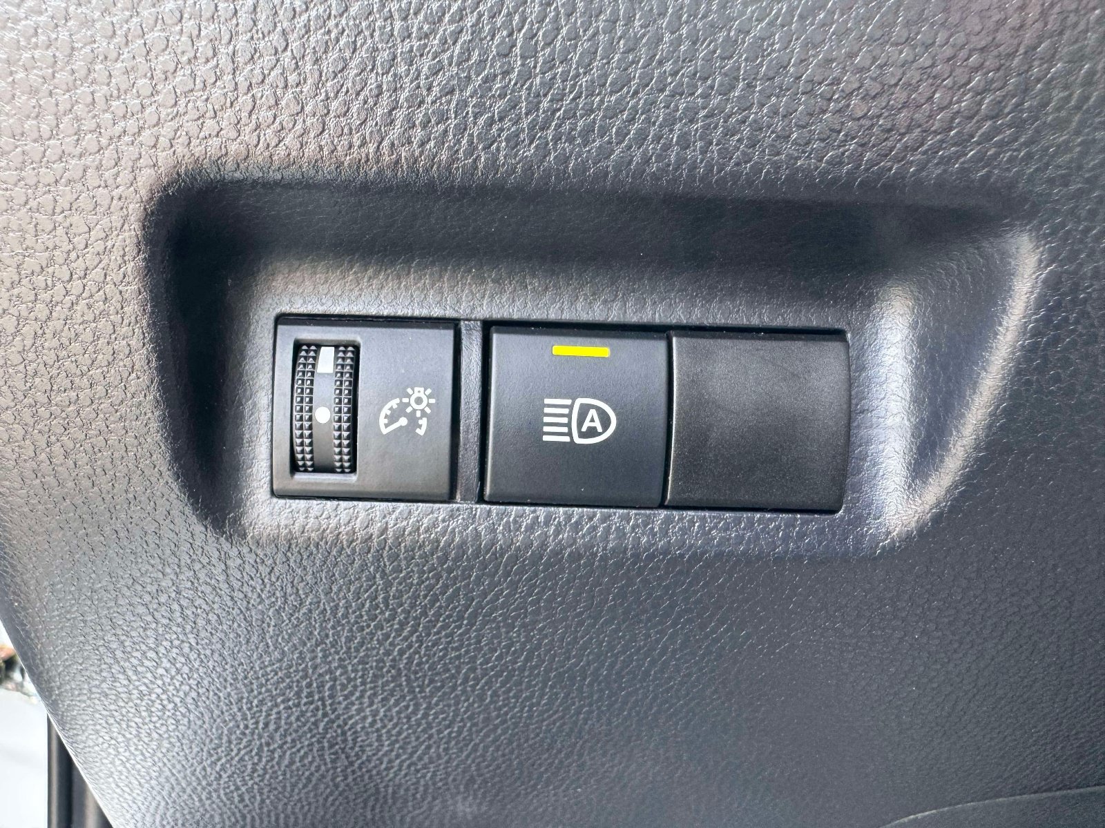 Used 2025 Toyota RAV4 XLE FWD image 29