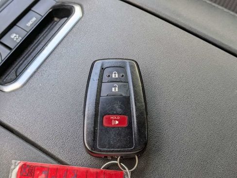 Used 2020 Toyota Highlander L FWD image 31