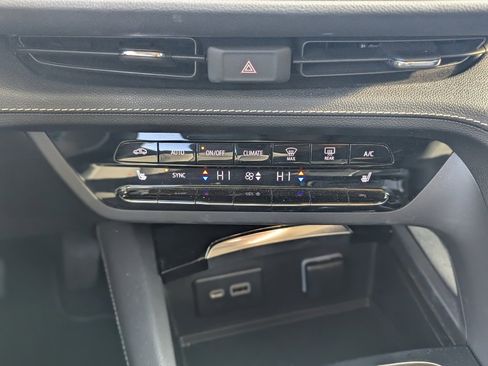 Used 2021 Buick Envision Preferred image 34