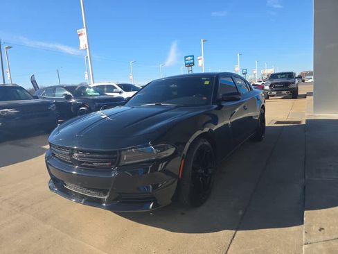 Used 2023 Dodge Charger SXT w/ Blacktop Package image 4