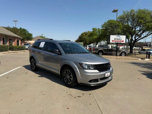 Used 2018 Dodge Journey SE w/ Popular Equipment Group FWD image 1