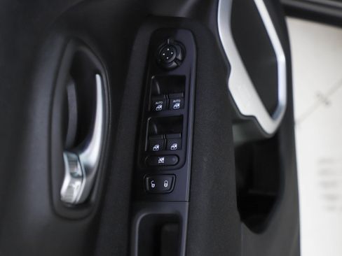 Used 2021 Jeep Renegade Latitude w/ Luxury Group I AWD/4WD image 17