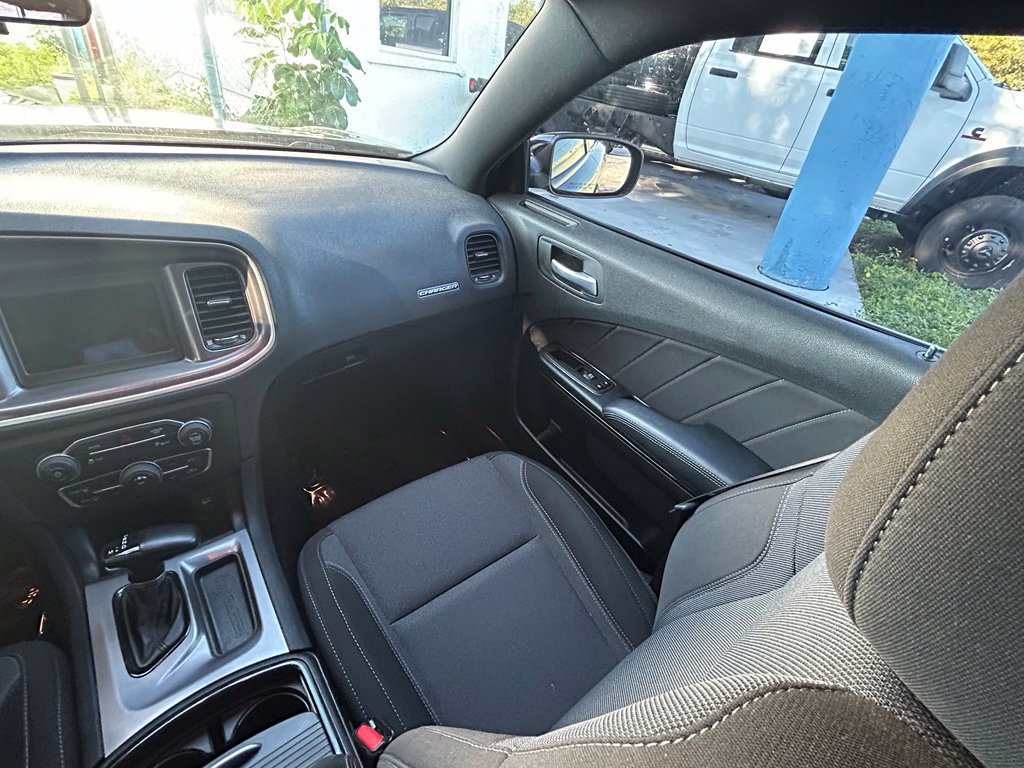 Used 2021 Dodge Charger SXT w/ Blacktop Package RWD image 11