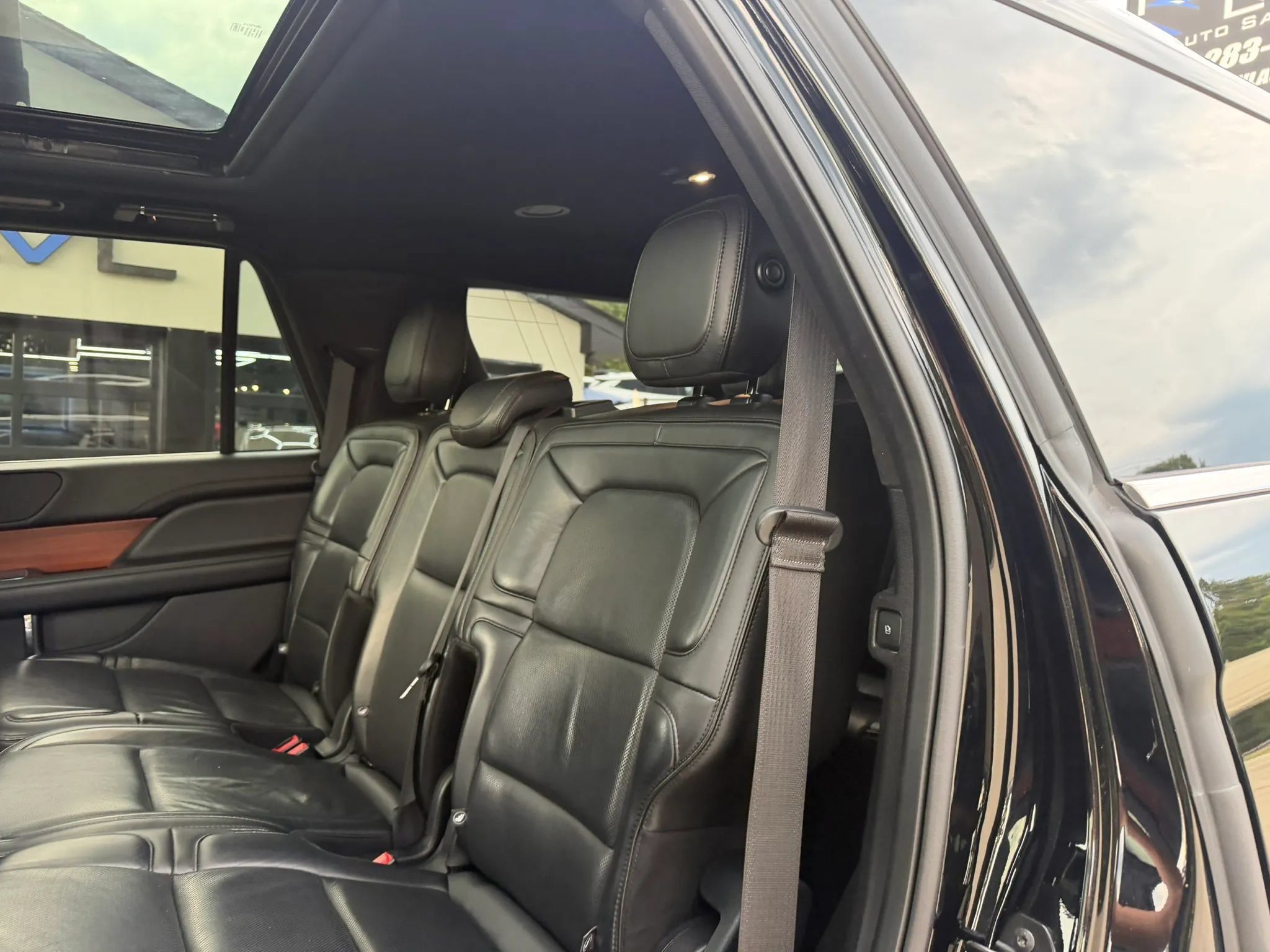 Used 2018 Lincoln Navigator Select w/ Technology Package AWD/4WD image 38