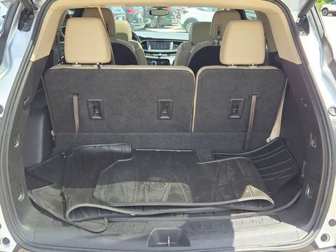 Used 2018 Buick Enclave Essence FWD image 14