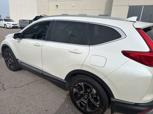 Used 2018 Honda CR-V Touring image 3