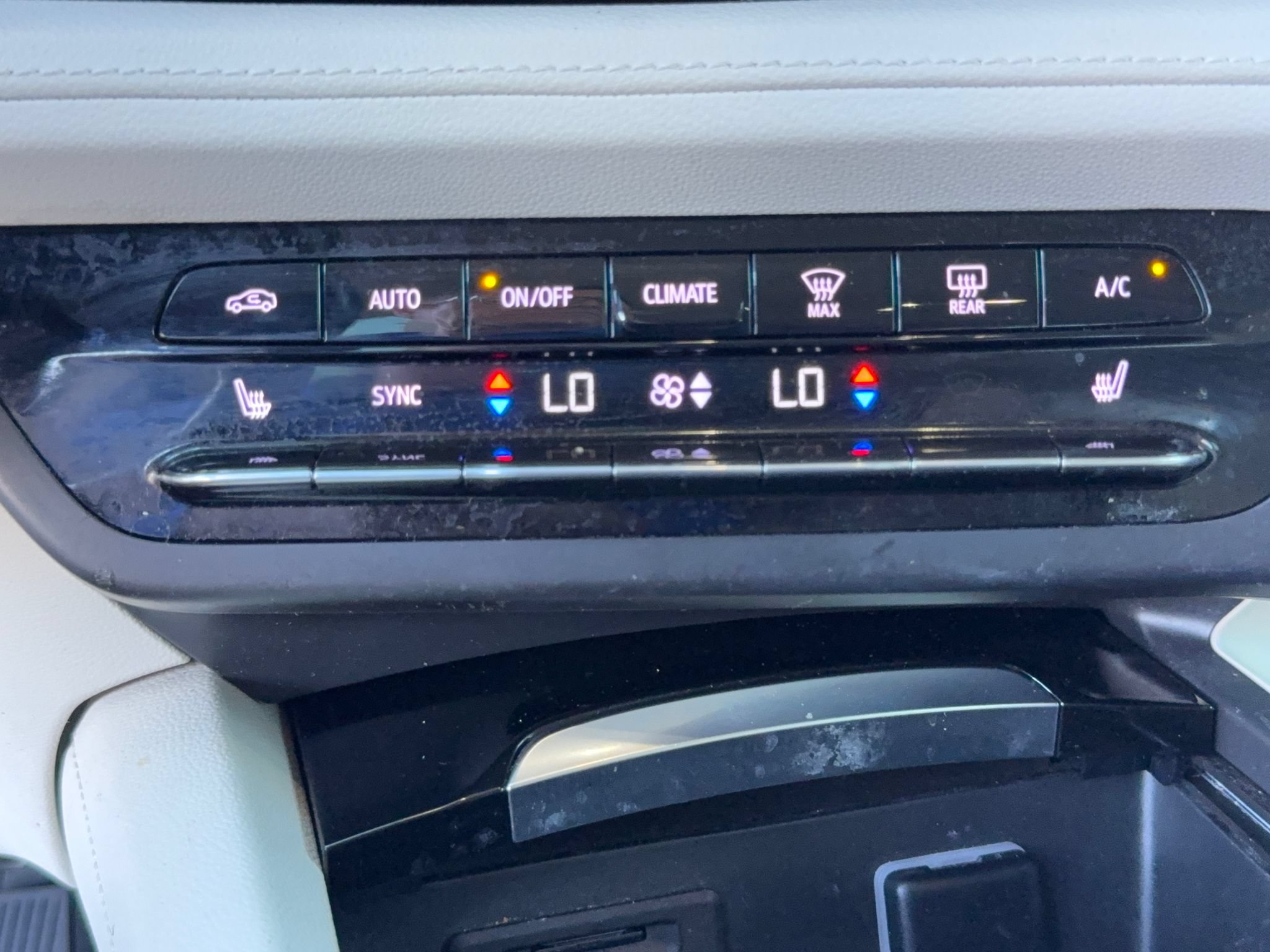 Used 2021 Buick Envision Essence w/ Technology Package I FWD image 20