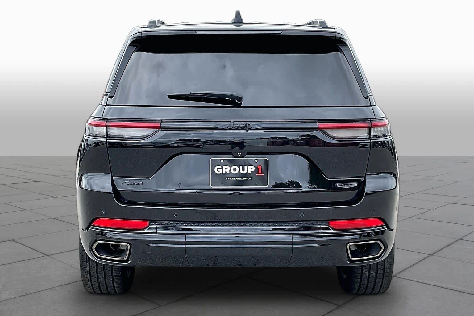 Used 2025 Jeep Grand Cherokee Summit w/ Obsidian Package AWD/4WD image 5