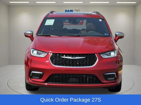 Used 2024 Chrysler Pacifica Pinnacle FWD image 4