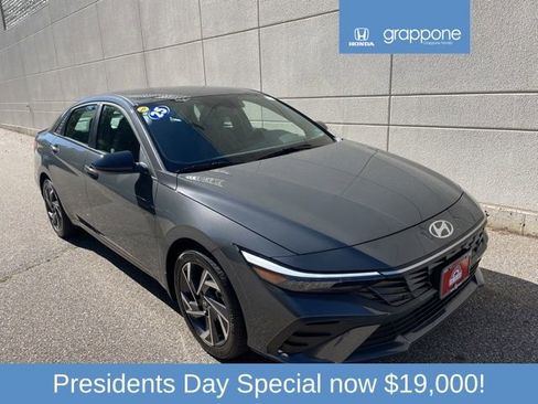 Used 2025 Hyundai Elantra Sport image 1