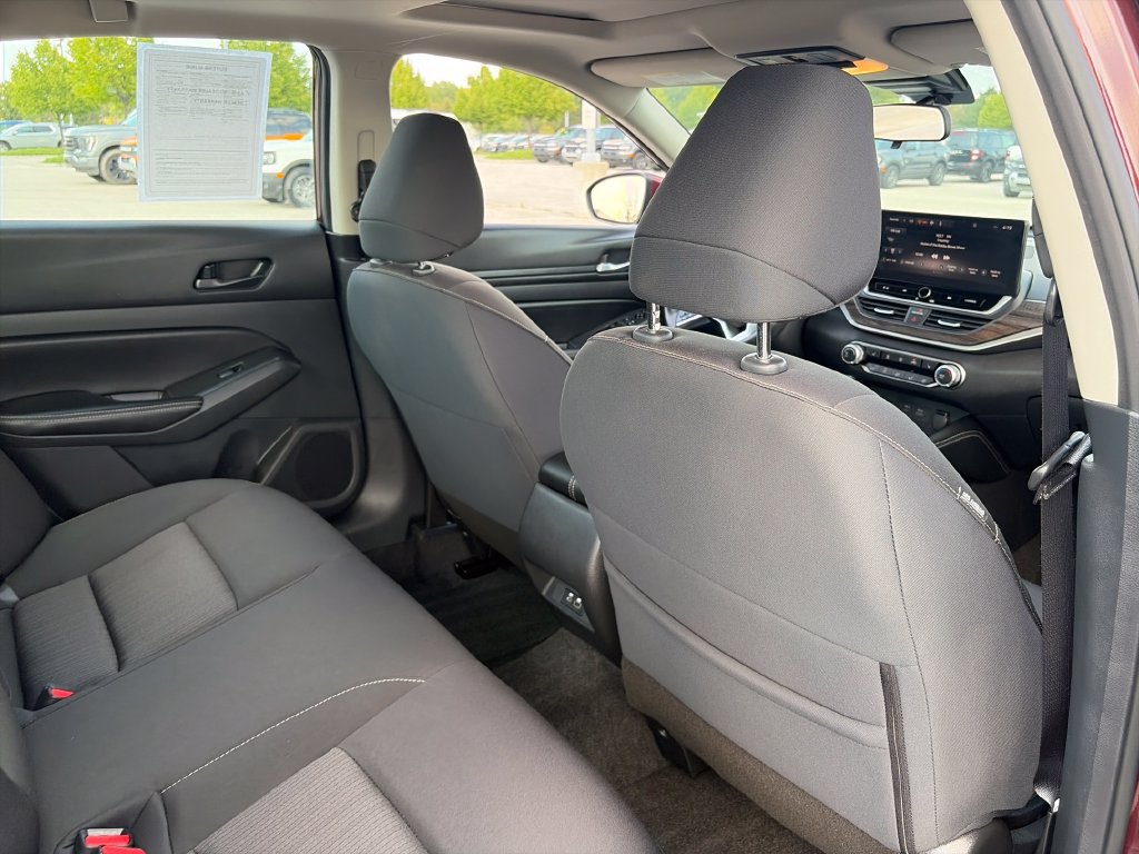 Used 2024 Nissan Altima 2.5 SV w/ SV Premium Package FWD image 29