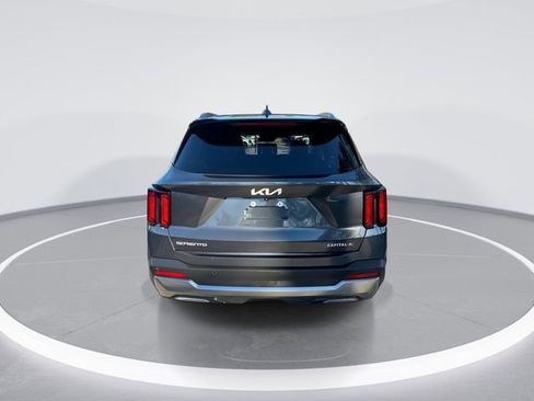 Used 2024 Kia Sorento S image 7