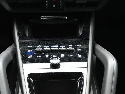 Certified 2024 Porsche Cayenne Coupe image 23