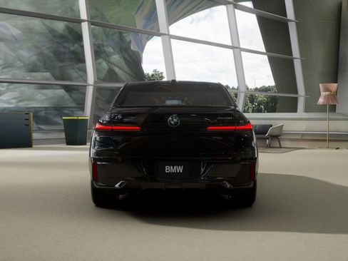 New 2026 BMW i7 xDrive60 w/ Executive Package image 5