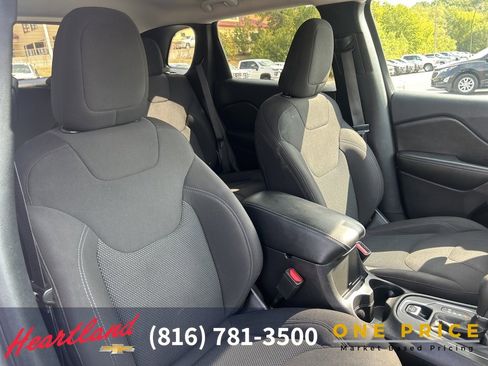 Used 2019 Jeep Cherokee Latitude w/ Popular Appearance Group image 44