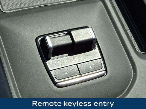 Used 2025 GMC Sierra 2500 Denali Ultimate AWD/4WD image 17