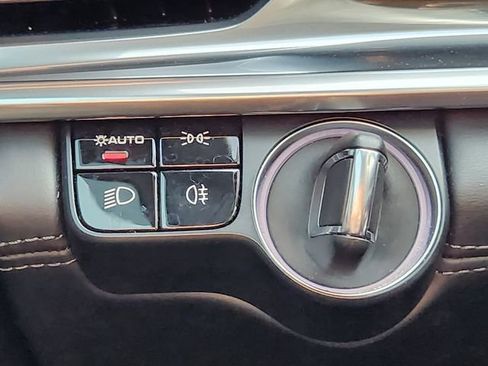 Used 2018 Porsche Panamera 4S image 25