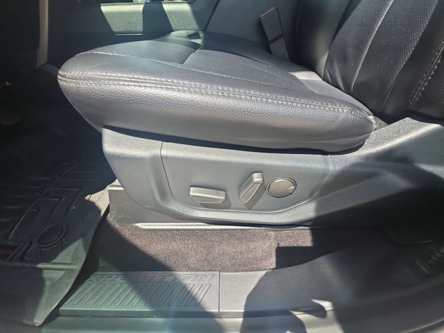 Used 2020 Ford Expedition XLT w/ Equipment Group 202A AWD/4WD image 12