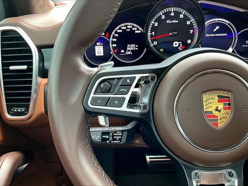 Used 2023 Porsche Cayenne Turbo image 21