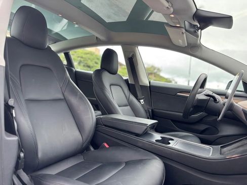 Used 2023 Tesla Model 3 Standard Range image 9