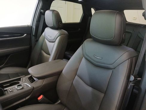 Certified 2025 Cadillac XT5 Premium Luxury w/ Technology Package AWD/4WD image 16